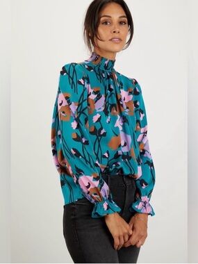 Tucker NYC Stella Top
Dini's Teal Floral in Crepe de Chine